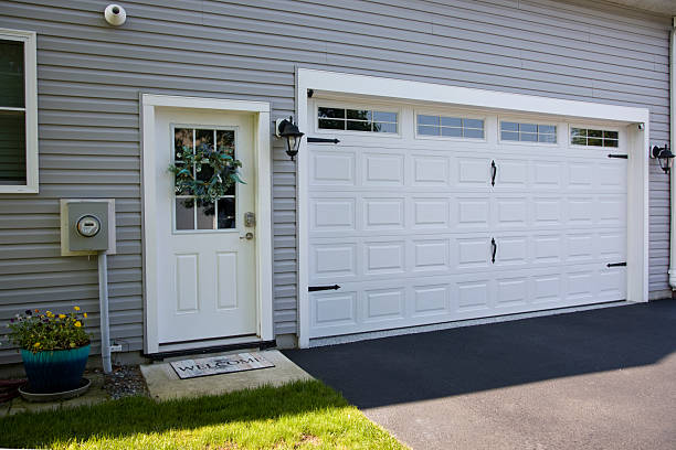24/7 Emergency Garage Door Panel Replacement experts in Fairmead, CA
